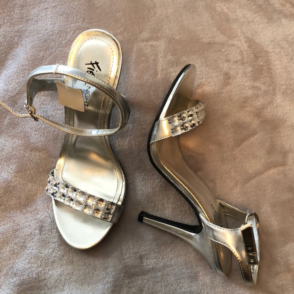 SOLD NWT silver heels